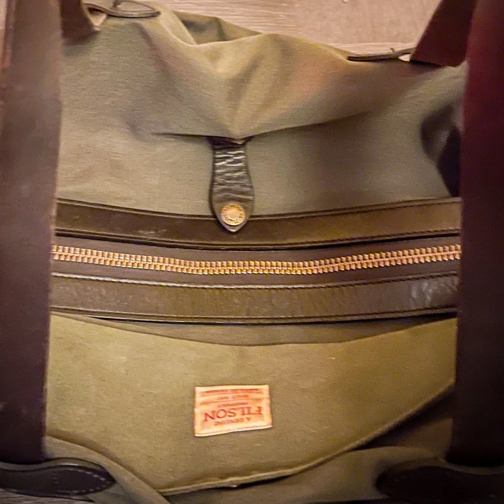 Filson traveler medium duffle bag